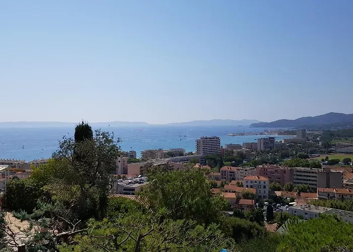 Grand F2 Vue * Le Lavandou